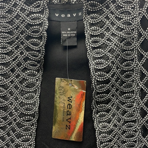 Embroidered Elegance - Picture 8 of 8